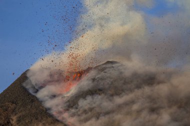Sicilya Etna volkan Erüpsiyonu
