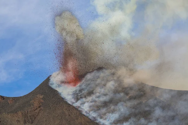 Eruzione del vulcano Etna in Sicilia — Foto Stock