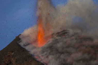 Sicilya Etna volkan Erüpsiyonu