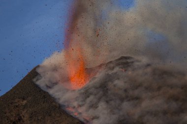 Sicilya Etna volkan Erüpsiyonu