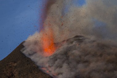 Sicilya Etna volkan Erüpsiyonu