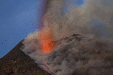 Sicilya Etna volkan Erüpsiyonu