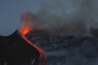 Sicilya Etna volkan Erüpsiyonu