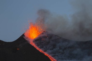 Sicilya Etna volkan Erüpsiyonu