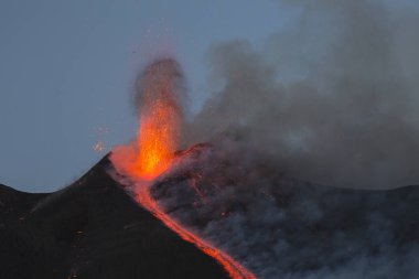 Sicilya Etna volkan Erüpsiyonu