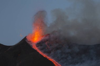 Sicilya Etna volkan Erüpsiyonu