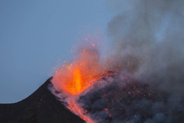 Sicilya Etna volkan Erüpsiyonu