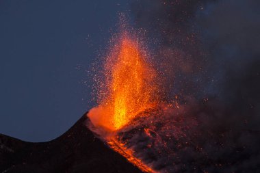 Sicilya Etna volkan Erüpsiyonu