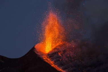 Sicilya Etna volkan Erüpsiyonu