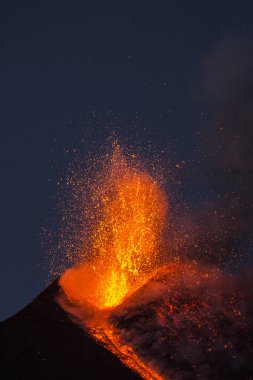 Sicilya Etna volkan Erüpsiyonu