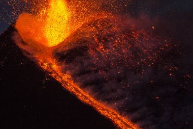 Sicilya Etna volkan Erüpsiyonu