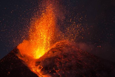 Sicilya Etna volkan Erüpsiyonu