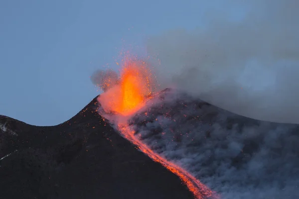 시 실리에서 화산 Etna의 발진 — 스톡 사진