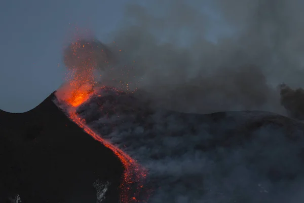 Erupción del volcán Etna en Sicilia — Foto de Stock