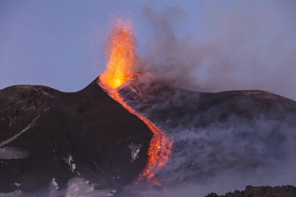Eruzione del vulcano Etna in Sicilia — Foto Stock