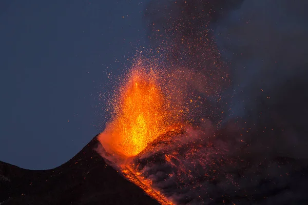 Utbrott av vulkanen Etna i Sicilien — Stockfoto