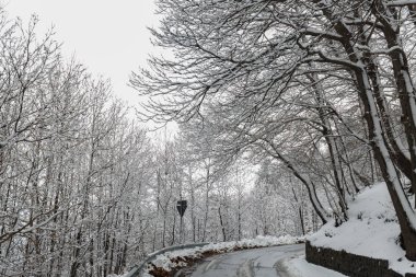Kar ile kışın Etna yanardağ - Volkan Etna Park, Sicilya