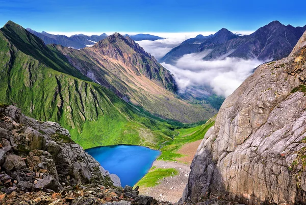 Low clouds in valley of lake — Stock Photo, Image