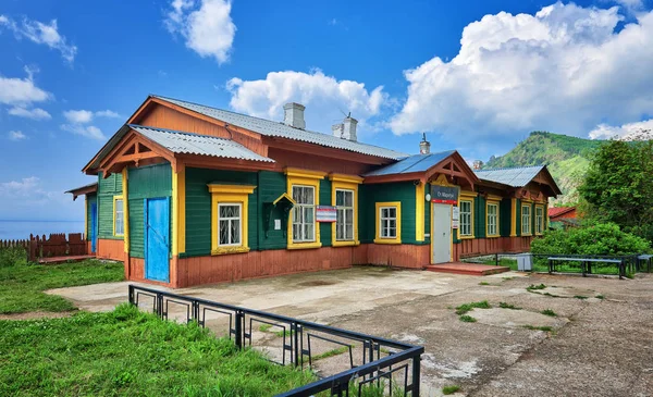 Maritui. Irkutsk regio, Rusland - juli, 29,2016: Gebouw Maritui station Circum-Baikal Railway Stockfoto