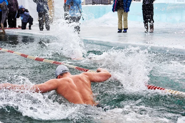 바이칼의 Sahyurta, 이르쿠츠크, 러시아-11.2017 3 월: 컵. 국제 겨울 수영 대회 — 스톡 사진