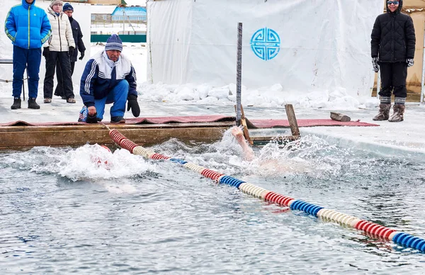 바이칼의 Sahyurta, 이르쿠츠크, 러시아-11.2017 3 월: 컵. 겨울 수영 대회 — 스톡 사진
