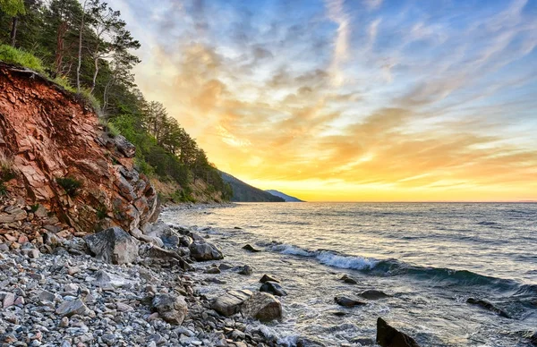 Aube sur le lac Baïkal en juillet — Photo