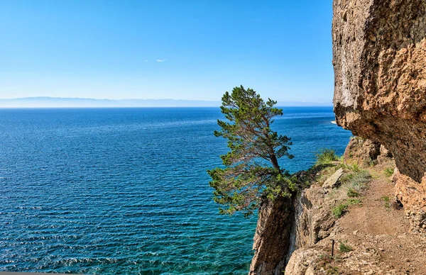 Puente de los demonios. Lugar peligroso del Gran Sendero Baikal — Foto de Stock