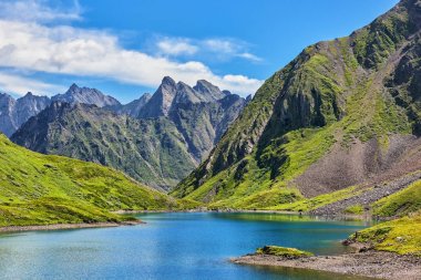 Alpin Tundra dağ gölü