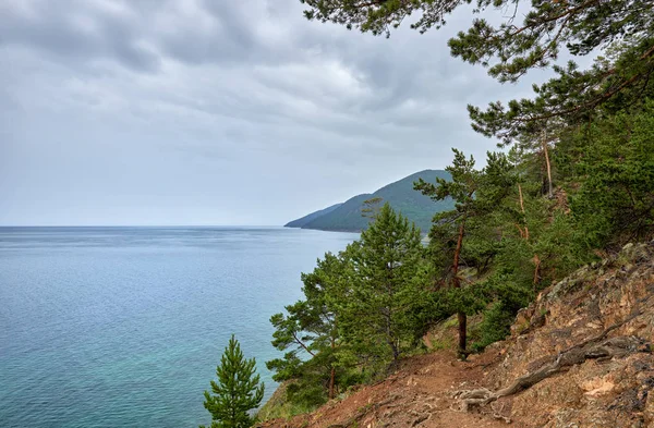Bajkalsjön sommaren mulen dag — Stockfoto
