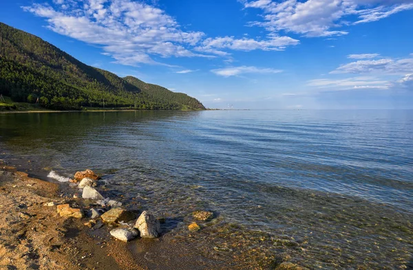 Superficie trasparente del lago profondo Baikal — Foto Stock