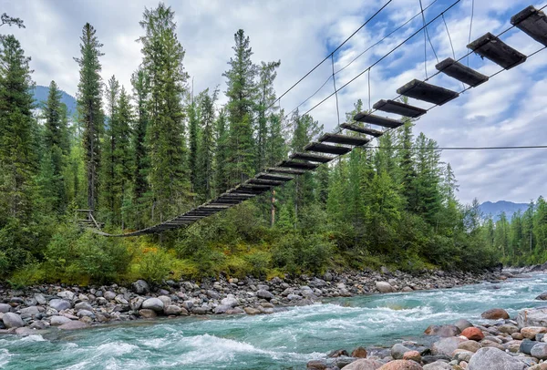 Puente Colgante Peatonal Sobre Turbulento Río Taiga Siberia Oriental Buriatia — Foto de Stock