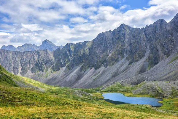 Siberian Alpine Tundra Backdrop Mountain Range Characteristic Alpine Landscape Sparse — Stock Photo, Image