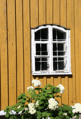 Eski sarı ahşap kilise detay