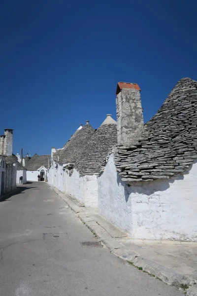 전통적인 흰색 trulli 건물 — 스톡 사진