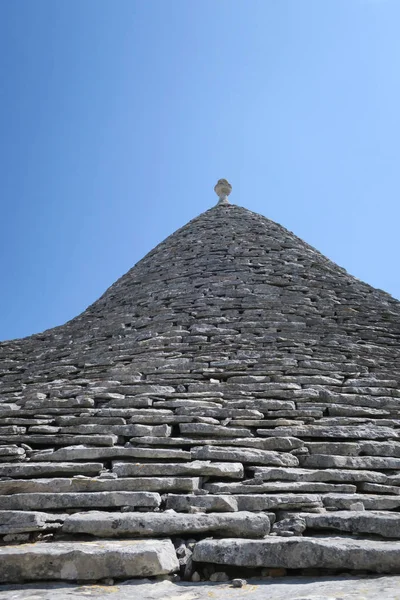Detail of white trulli building in Italy — Stock Photo, Image