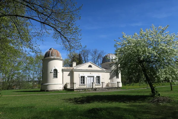 A Vilniusi Egyetem régi Observatory épületek — Stock Fotó