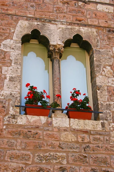Assisi'da eski penceresi