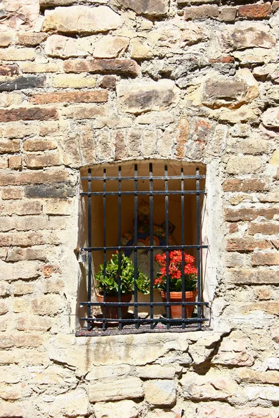 Old window in Assisi — Stock Photo, Image