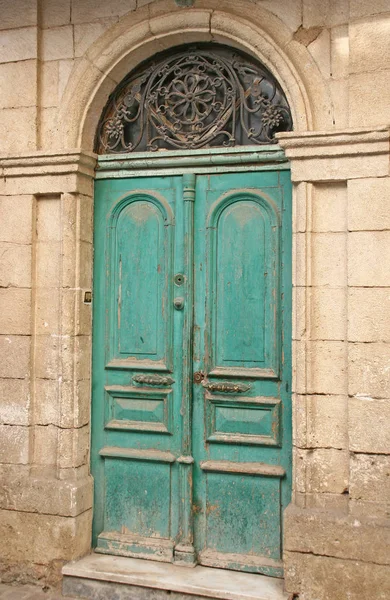 Old green doors in Retymno — 스톡 사진