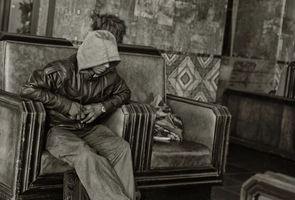 Obdachloser am Bahnhof — Stockfoto