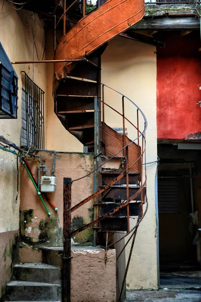 Escadas em espiral de metal — Fotografia de Stock