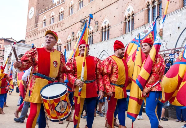 Course traditionnelle de chevaux Palio à Sienne — Photo