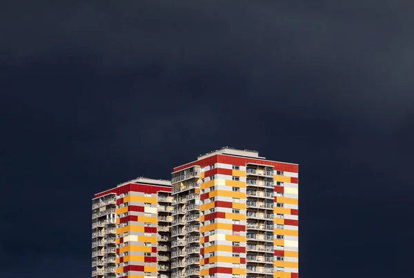 Residential buildings against stormy sky — Stock Photo, Image