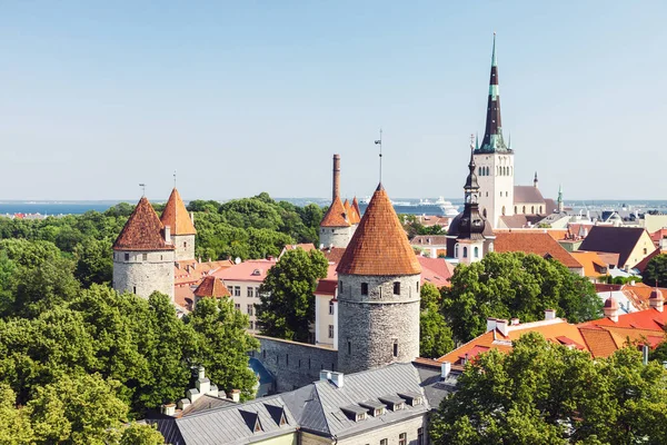 Historiska gamla stan i Tallinn — Stockfoto