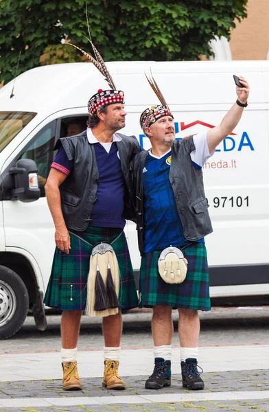 Ecosse fans de l'équipe de football en costume national — Photo