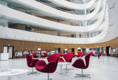 Modern iş merkezi salonu iç tasarım bekliyor