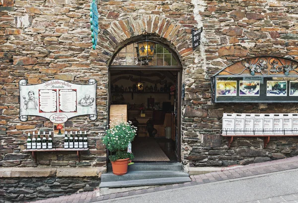 Weinrestaurant und Ladeneingang in Cochem — Stockfoto