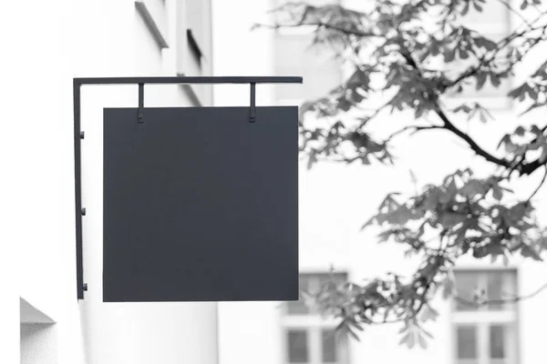 Schwarz-weiß leere Schilder-Attrappe — Stockfoto