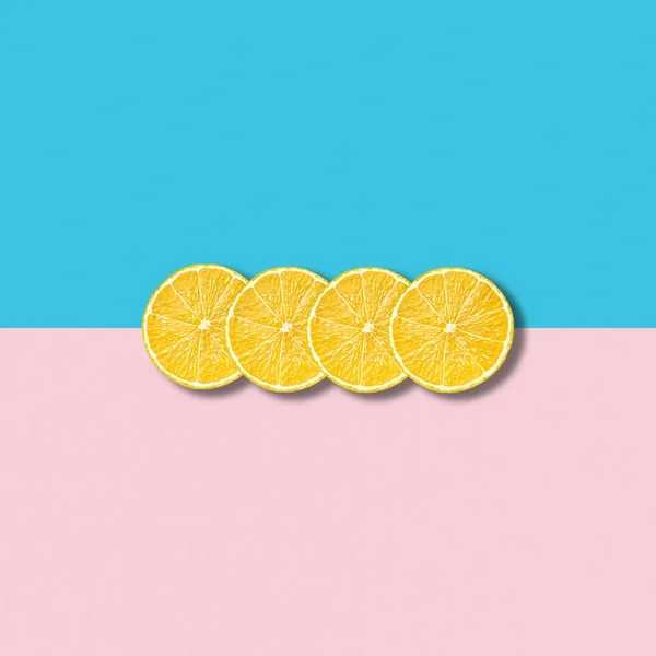 Illustration abstraite minimale avec groupe de tranches de citron sur fond pastel — Photo