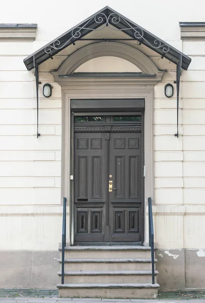 Viejas Puertas Madera Cerradas Entrada Exterior Decorativa Fachada Del Edificio —  Fotos de Stock